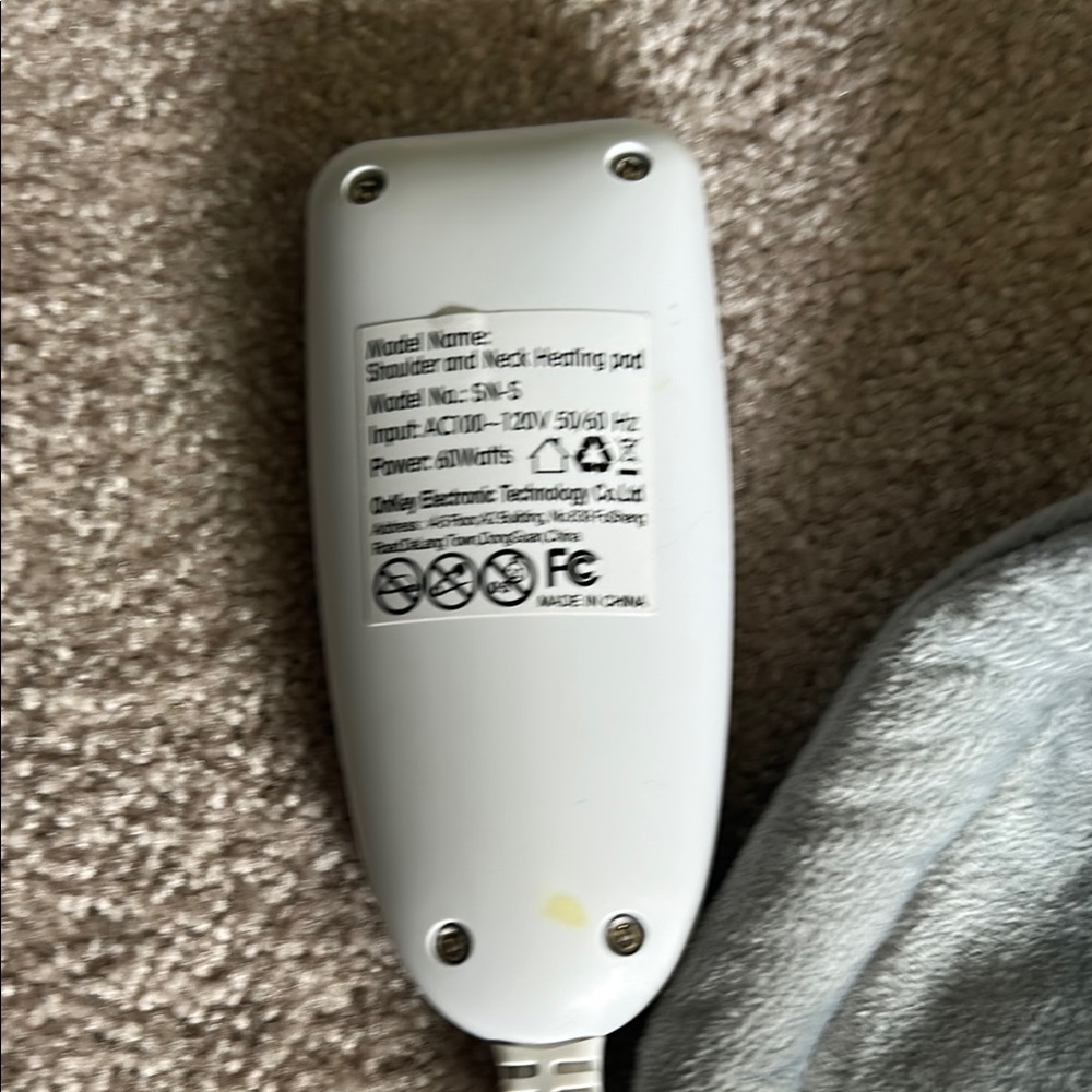 Neck and Shoulder Gray Electric Heating Pad with different levels and a timer - Picture 5 of 6